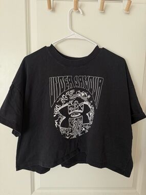 Under Armour Black Graphic Crop Tee with White Logo